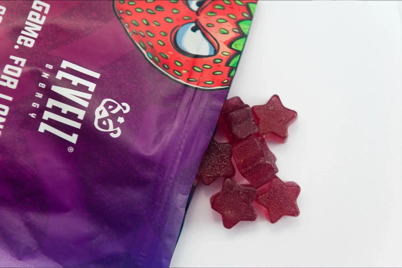 Energy gummies for gaming next to an energy powder tub on a desk